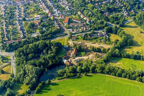Aerial view, construction site for housing at the Schlossmühle am Mühlenteich, Heessen, Hamm, Ruhr
