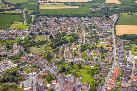 Aerial photograph, Bockum cemetery and view of Bockum-Hövel, Hamm, Ruhr area, North