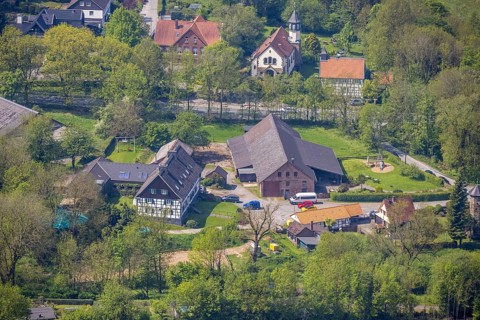 Aerial view, Hof Abtsküche, Chapel St. Jakobus Abtsküche, Hetterscheidt, Heiligenhaus, Ruhr area,
