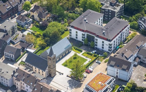 Aerial view, Diakoniezentrum Heiligenhaus Seniorenheim und evang. Alte Kirche, Leubeck,