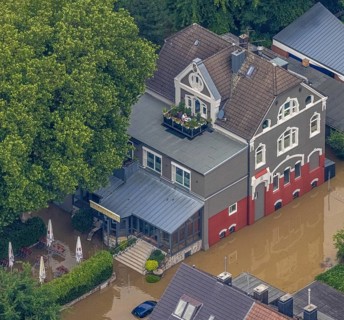 Aerial photo, Ruhr floods, floods at Laupendahler Landstraße in Essen-Werden, Werden, Essen, Ruhr