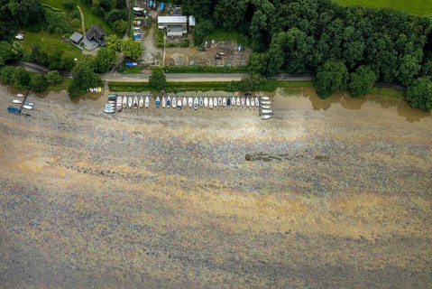 Aerial photo, Ruhr flood, flooding, Lake Baldeney with oil discolouration on the water surface,