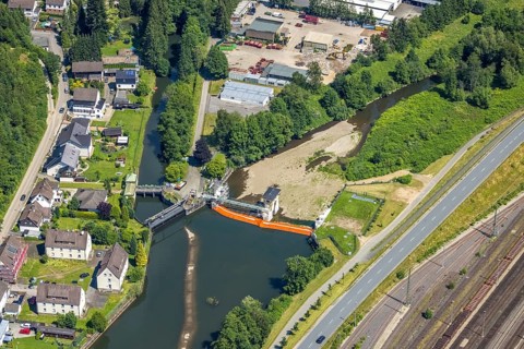 Aerial view, barrier at the historic Lenne weir, tube system, river Lenne, Obergraben, Finnentrop,