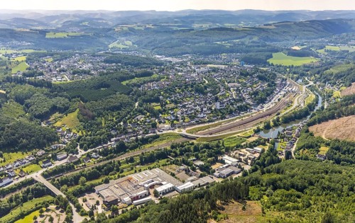 Aerial view, industrial area Am Lennedamm, railway station Finnentrop, Finnentrop, Sauerland, North