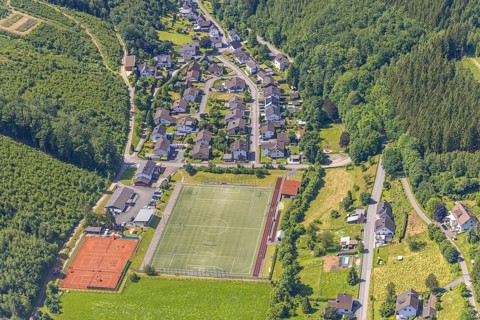 Aerial view, tennis courts with youth training, sports field Rönkhausen, Rönkhausen, Finnentrop,