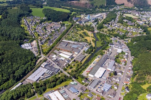 Aerial view, commercial area Uferstraße and Bamenohler Straße, housing estate