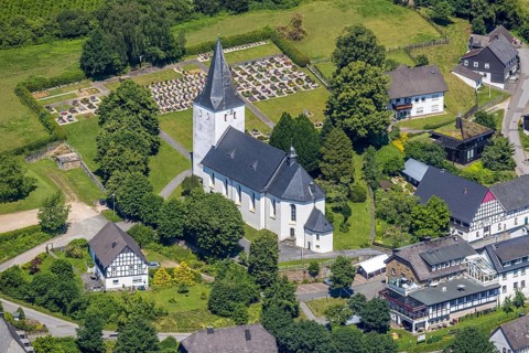 Aerial view, view of Schönholthausen, Kath. Pfarrkirche Mariä Himmelfahrt, Finnentrop, Sauerland,