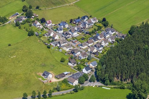 Aerial view, housing estate at the edge of the forest in Schönholthausen, Finnentrop, Sauerland,