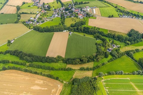 Aerial view, The Rammbach crosses Ölmühlenweg in Warmen near Bentrop, Fröndenberg/Ruhr, Ruhr area,