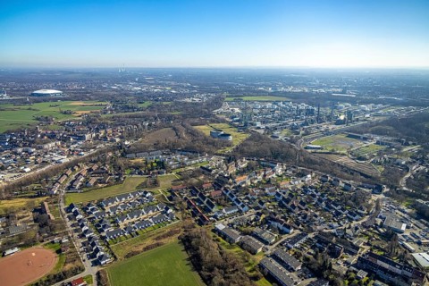 Aerial view, housing estate on Albert-Schweitzer-Straße, BP Ruhr Öl Gelsenkirchen, Beckhausen,