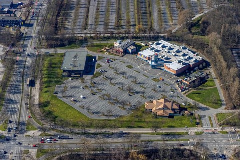 Aerial view, multiplex cinema centre, Apollo cinemas and car parks, Erle, Gelsenkirchen, Ruhr area,