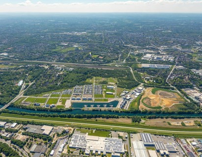Aerial view, Graf Bismarck city quarter on the Rhine-Herne Canal, Marina Bismarck, Schalke-Nord,