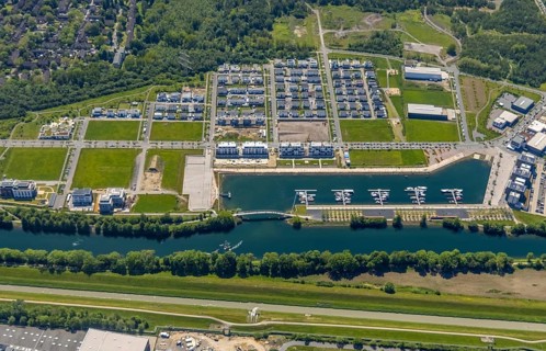 Aerial view, Graf Bismarck city quarter on the Rhine-Herne Canal, Marina Bismarck, Schalke-Nord,