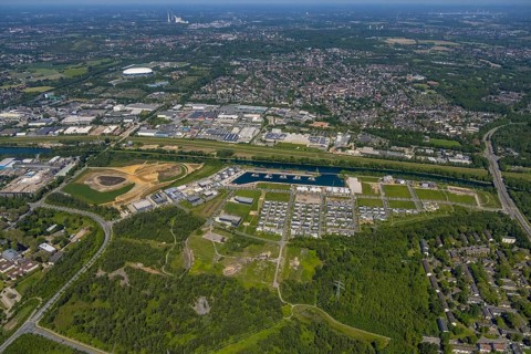Aerial view, Graf Bismarck city quarter on the Rhine-Herne Canal, Marina Bismarck, Schalke-Nord,