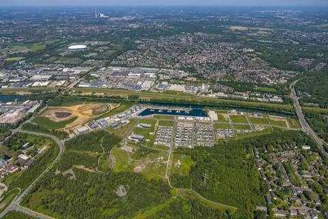Aerial view, Graf Bismarck city quarter on the Rhine-Herne Canal, Marina Bismarck, Schalke-Nord,