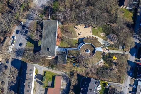 Aerial view, residential building with kindergarten and playground on Landecker Straße, Horst,