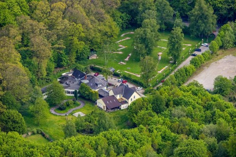 Aerial view, miniature golf course at Löwenpark and China Restaurant Löwenpark, Buer,