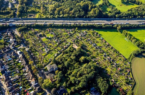Aerial view, allotment garden association Gartenfreunde Resse at the motorway A2 in the district