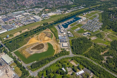 Aerial view, Graf Bismarck city quarter on the Rhine-Herne Canal, Marina Bismarck, Schalke-Nord,