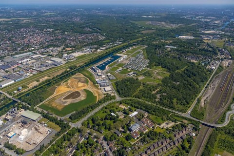 Aerial view, Graf Bismarck city quarter on the Rhine-Herne Canal, Marina Bismarck, Schalke-Nord,