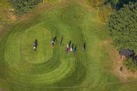 Aerial view, golf course golf club Schloss Horst and golf player on the green in the district Horst