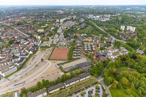 Aerial view, new development area Veronikastraße with sports field VfL Sportfreunde 07 Essen,