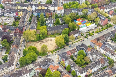 Aerial view, fallow land at Franziskastraße, catholic kindergarten St. Ludgerus with colourful