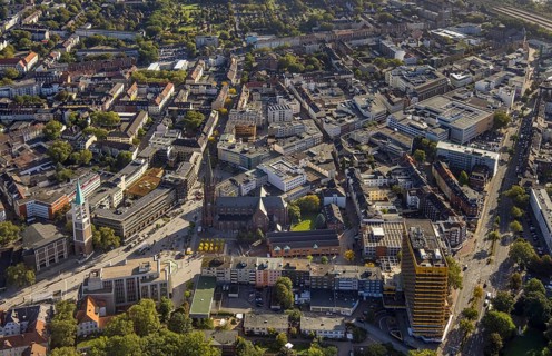 Aerial view, Bahnhofstraße pedestrian zone with Galeria Kaufhof building in the Altstadt district