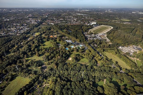 Aerial view, GelsenTrabPark trotting track and Revierpark Nienhausen in the district Feldmark in