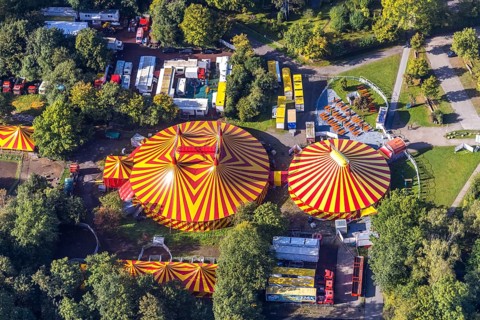 Aerial view, Revierpark Nienhausen with circus in the district Feldmark in Gelsenkirchen, Ruhr
