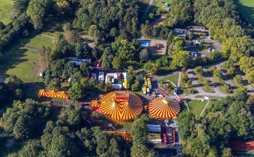 Aerial view, Revierpark Nienhausen with circus in the district Feldmark in Gelsenkirchen, Ruhr