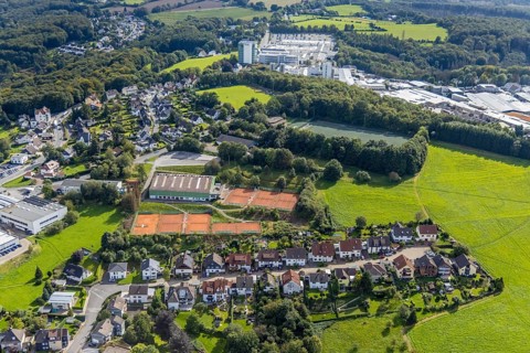 Aerial view, residential area Neuenloher Weg with tennis facility TC Grün-Weiß Ennepetal and in the