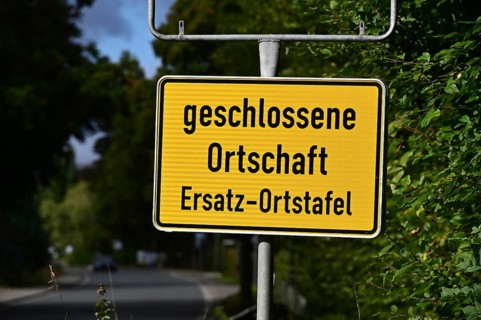 Instead of the usual town entrance sign in the Burbach district of Würgendorf or Wasserscheide, a