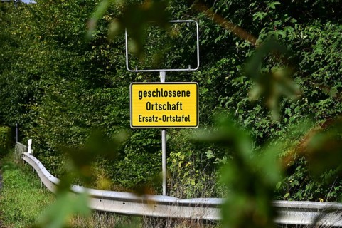 Instead of the usual town entrance sign in the Burbach district of Würgendorf or Wasserscheide, a