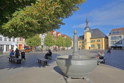 Market square with market fountain and town hall, Renaissance, people sitting on a bench, market,