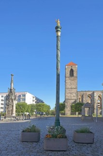 Column with golden butter maiden, Roland and church ruins of St. Nikolai, landmark, stele, golden,