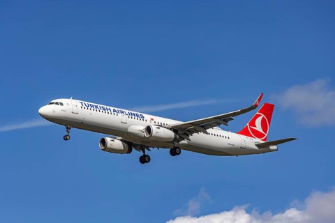 Aircraft approaching Stuttgart Airport. Aircraft registration: TC-JTE, Turkish Airlines, Airbus