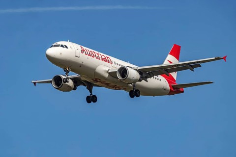 Aircraft approaching Stuttgart Airport. Aircraft registration: OE-LZB, Austrian Airlines, Airbus