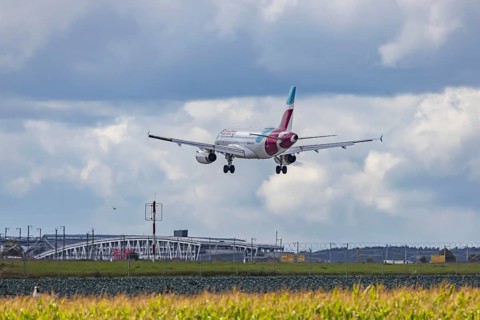 Aircraft approaching Stuttgart Airport. Aircraft registration number: D-AGWV, Eurowings, Airbus