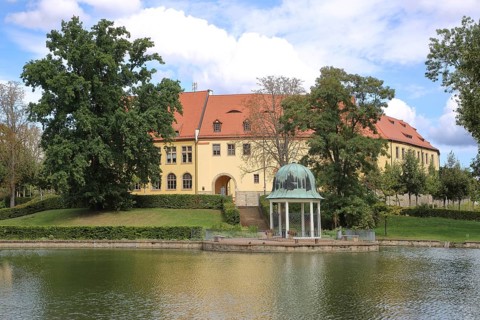 Castle and round pavilion at the spa gardens pond, Goethe School, Goethepark, Bad Lauchstädt,