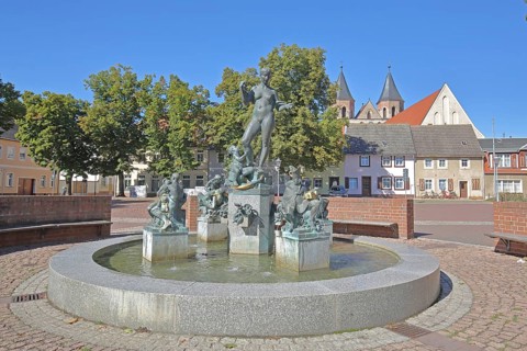 Market fountain by Frank Sobirey on the history of the town, nude female figure and putti, modern