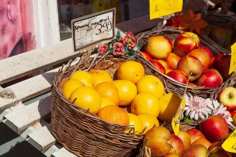 Fresh fruit in baskets in front of a greengrocer's, Bremen, Germany