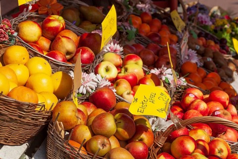 Fresh apples and fresh fruit with price tags in baskets in front of a greengrocer's shop, Bremen,