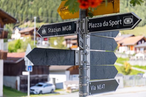 Signpost in the village to the museum, Via NEAT, church, Sedrun, Surselva, Graubünden, Switzerland