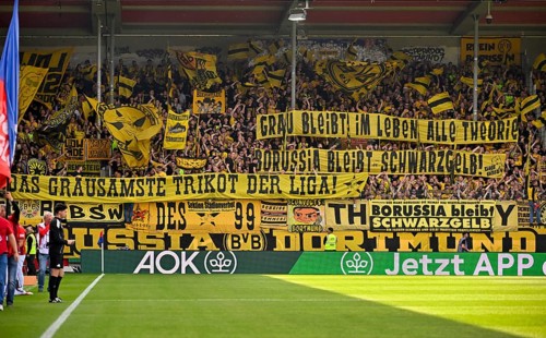 Fan block, fans, fan curve, flags, flags, atmosphere, atmospheric Borussia Dortmund banner, poster,