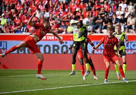 Goal kick Action Goal chance Serhou Guirassy Borussia Dortmund BVB (09) Voith-Arena, Heidenheim,