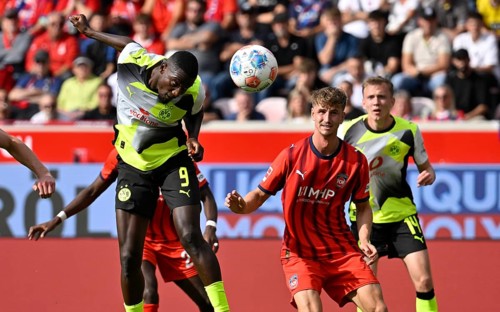 Goal kick Action Goal chance Serhou Guirassy Borussia Dortmund BVB (09) Voith-Arena, Heidenheim,
