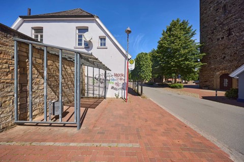 Bus stop church of the lines 670 Rieste and 672 Thiene, bus shelter, building, lantern, church