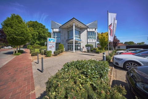 Vereinigte Volksbank eG - Filiale Alfhausen, Baugenossenschaft Landkreis Osnabrück eG, flags on