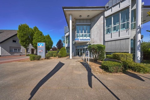 Vereinigte Volksbank eG Bramgau Osnabrück Wittlage, modern architecture, roofed entrance area,